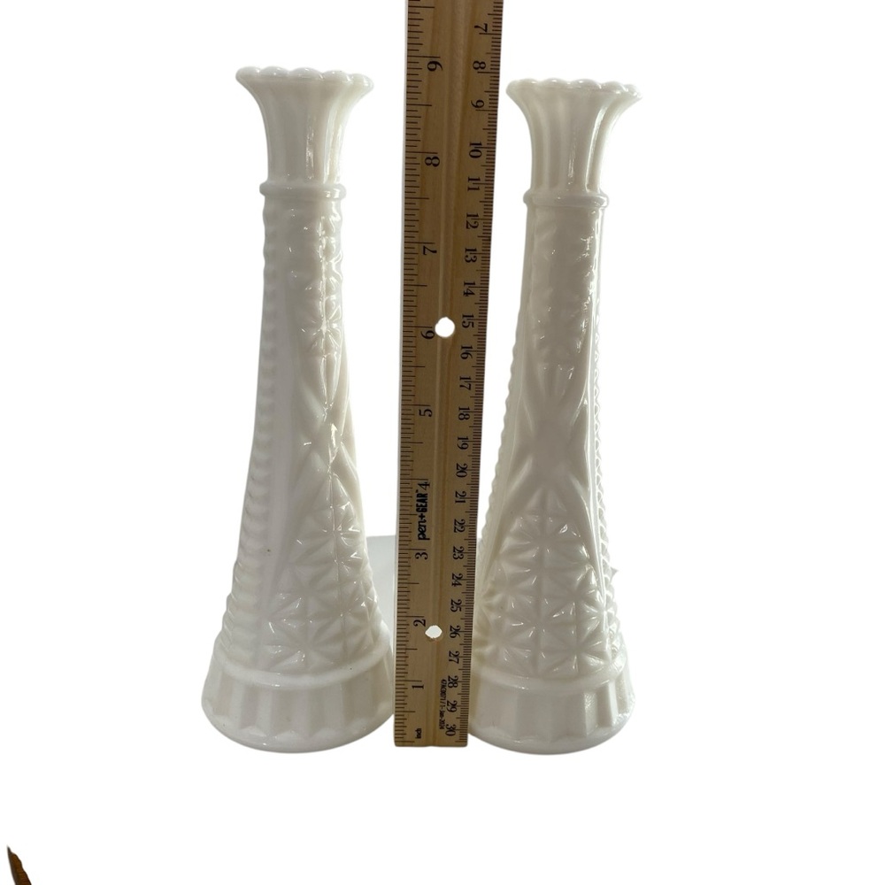 Vintage MCM Design Anchor Hocking Stars Bars Milk Glass Bud Vases set of 2 ivory - Picture 6 of 7